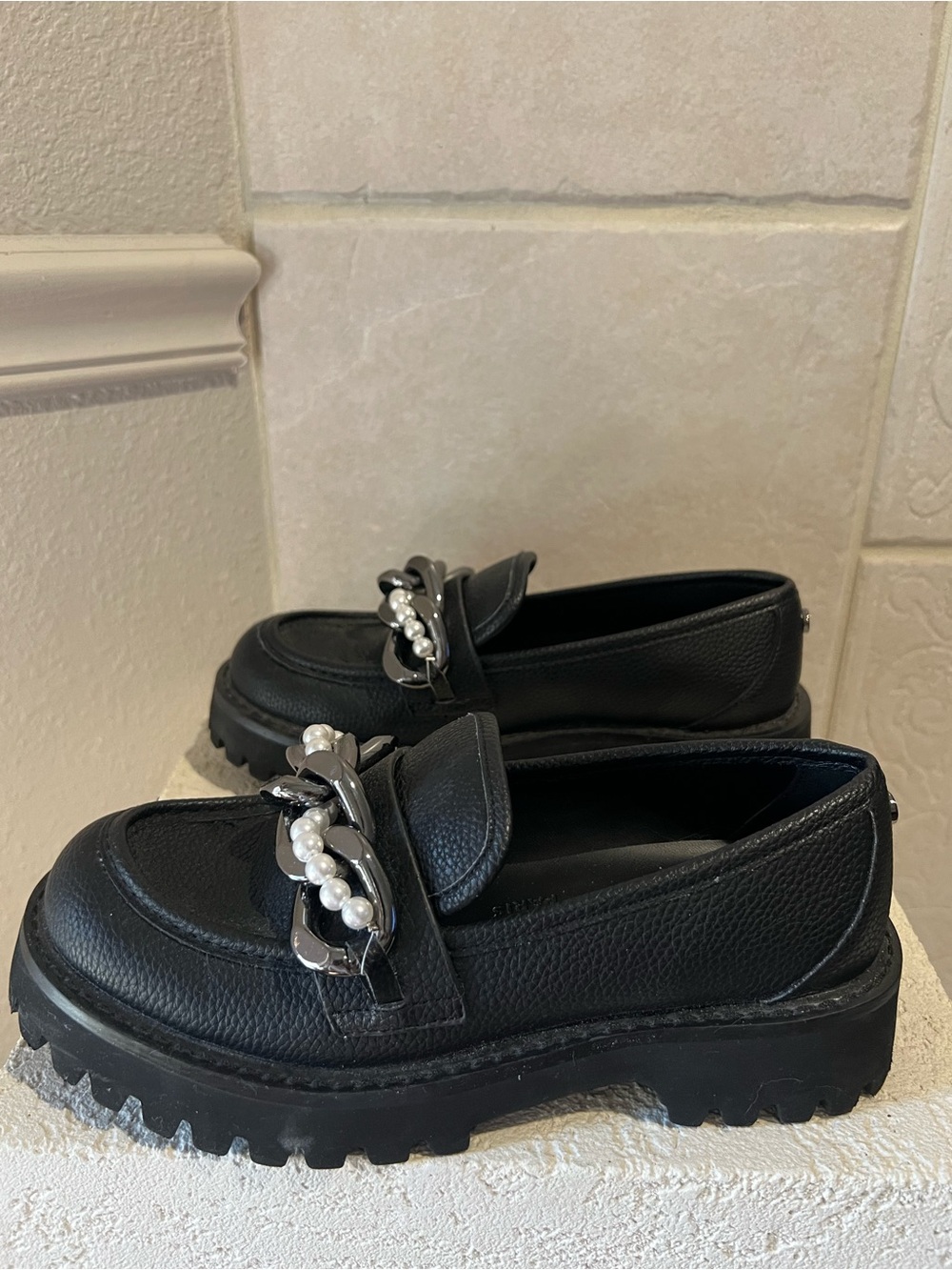 Ladies Karl Lagerfeld chunky black Gemsy slipon loafers silver pearl chain 7.5 - Picture 4 of 8